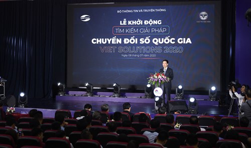 Ông Nguyễn Mạnh Hùng, Bộ trưởng Bộ Thông tin và Truyền thông, phát biểu tại lễ khởi động