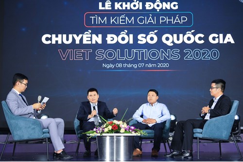 Ông Cao Anh Sơn, CEO Viettel Telecom tọa đàm cùng Ông Đỗ Ngọc Lâm, CEO Vuihoc.vn và Ông Nguyễn Hoàng Tùng, CEO VVN AI